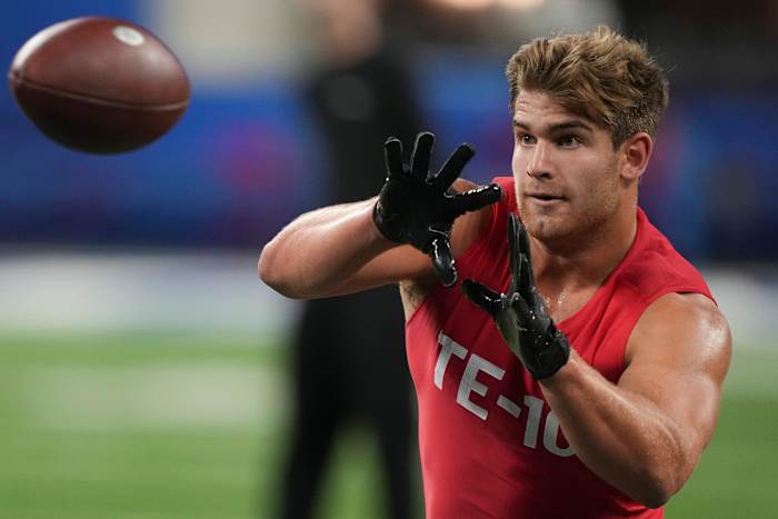 Notre Dame tight end Michael Mayer